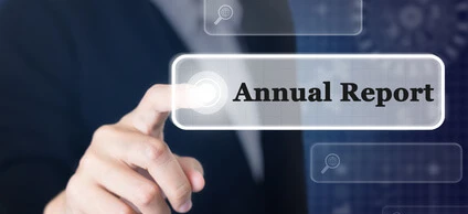 Zrzut ekranu rocznego sprawozdania tematycznego z nauki o eleganckim układzie i nowoczesnej czcionce. Ten szczegółowy plan prezentuje osiągnięcia roku w sposób wizualnie atrakcyjny.