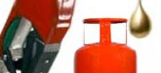 Obraz dystrybutora paliwa benzynowego na stacji benzynowej, z wężem, rurą i dyszą przyczepionymi. Podstawowe wyposażenie do dbania o samochód.