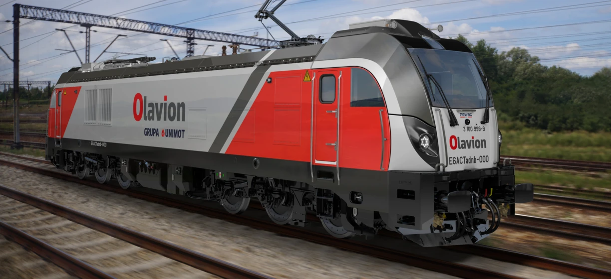 Lokomotywa elektryczna na torze kolejowym z wycieraczką do szyb, część publicznej sieci transportowej. EBACTadb-000 by Olavion.