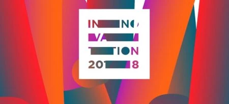 Graficzny projekt czerwonego i pomarańczowego trójkąta z różową czcionką mówiącą "IN NO WA ■ TION 2018".  Przyciągające wzrok grafiki w jaskrawych kolorach.