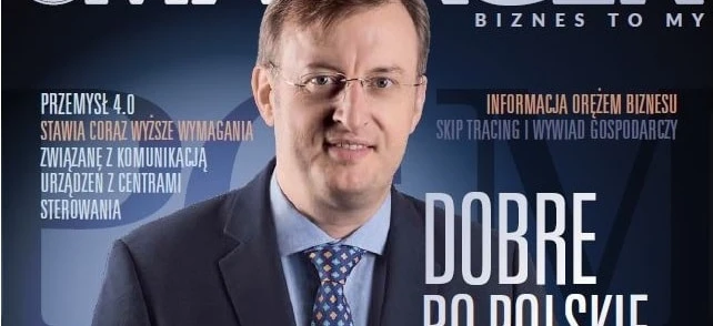 Osoba prowadząca biznes ubrana w formalne ubranie, w tym garnitur, krawat i marynarkę. Reklama forum przemysłowego w Karpaczu omawiającego kluczowe kwestie w europejskim przemyśle.