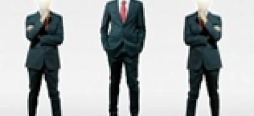 Pracownik umysłowy w spodniach garniturowych pracujący nad projektowaniem grafiki do reklamy. W tle wyróżniono Akcenty 2012. Biznesmen tworzący grafikę do projektu.