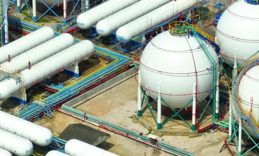 Nadchodzące amerykańskie sankcje a plan pokojowy Trumpa: rynek szacuje ryzyko