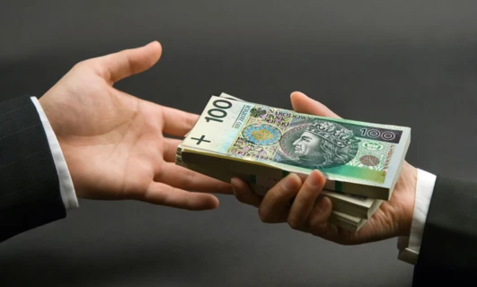 Polski banknot przedstawiający 100 złotych, z intricately wzorem i tekstem w języku polskim. Symbol zarządzania pieniędzmi i oszczędzania.