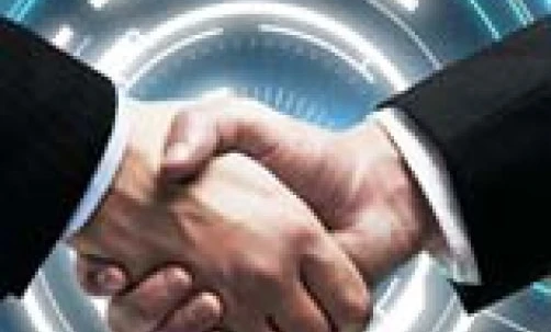 Symboliczny uścisk dłoni między dwiema rękami, symbolizujący współpracę i zarządzanie w dziedzinie projektowania graficznego.