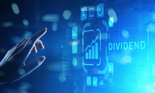 Projekt graficzny ilustrujący technologię inżynierii telekomunikacyjnej z naciskiem na bezpieczeństwo. Z wykorzystaniem nowoczesnej grafiki i elementów naukowych.