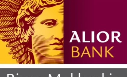 Wnętrze Biura Maklerskiego Alior Banku, z nowoczesnym designem i wygodnymi miejscami do siedzenia. Otrzymaj dziś ekspercką poradę finansową w Biurze Maklerskim Alior Banku!