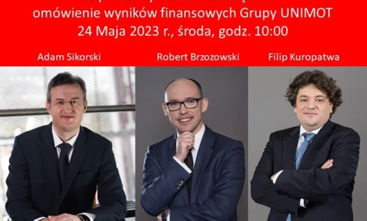 Trzech biznesmenów w formalnych ubraniach dyskutuje wyniki finansowe podczas wideokonferencji. Tytuł: Zaproszenie do rozmowy z Zarządem - omawianie wyników finansowych Grupy UNIMOT. 24 maja 2023, środa, godzina 10:00.