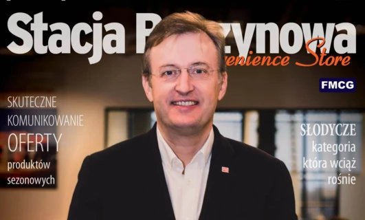 Reklama dla ochrony wzroku: Osoba biznesowa w koszuli z kołnierzykiem i okularami. Tekst w języku polskim promujący sezonowe produkty na stronie petrolnet.pl.